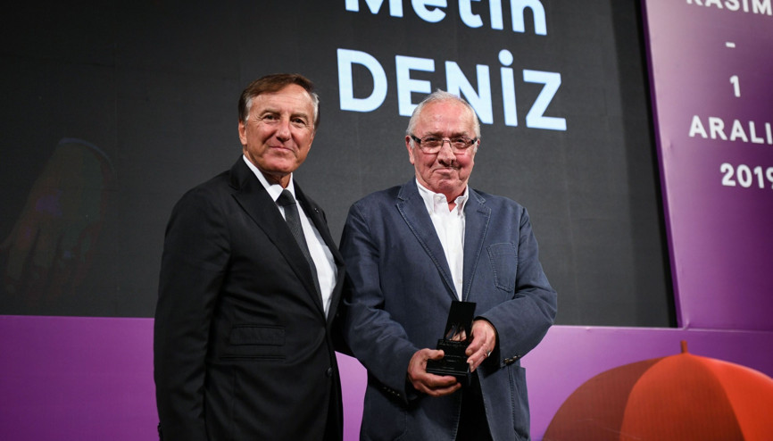 Tiyatro Festivalinin onur ödülleri Ses Tiyatrosunda verildi