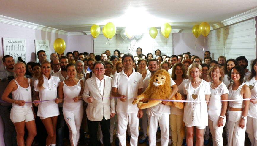 Yoga Academy 103. merkezini Karşıyakada açtı Yoga Academy 103. merkezini Karşıyakada açtı
