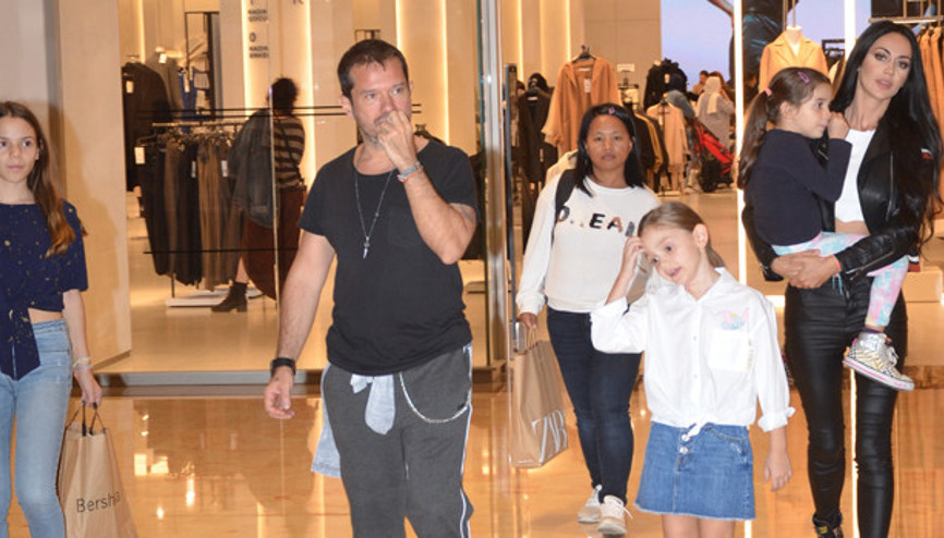 Ozan Doğulu kızları ve sevgilisiyle alışverişte