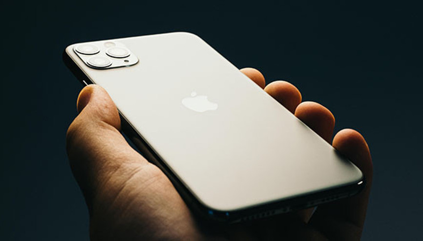 iPhone 11 modelleri ve Apple Watch Series 5 ilk sahipleriyle buluştu