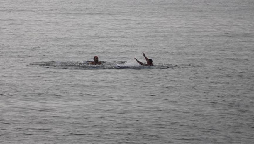 Ekim ayında güneşli havayı denize girerek değerlendirdiler