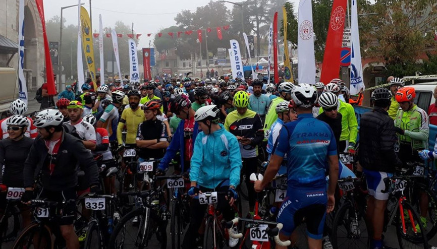 11. Cumhuriyet Kupası Bisiklet Yol Yarışı başladı