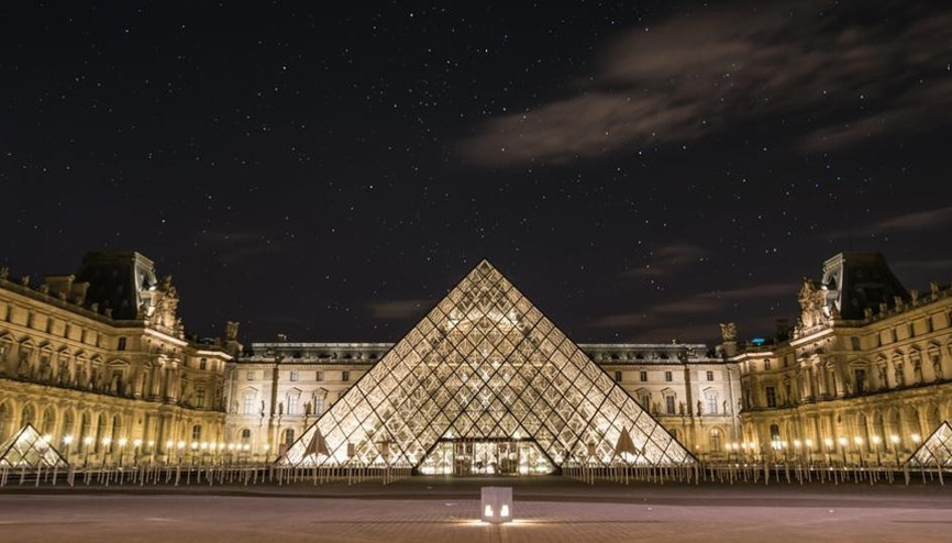Louvre Müzesinde ikinci şok: Yüzlerce kitap hasar gördü