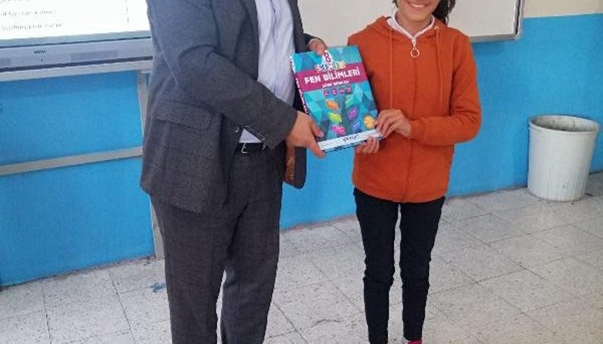 Vartolu öğrencilere kitap dağıtıldı Vartolu öğrencilere kitap dağıtıldı