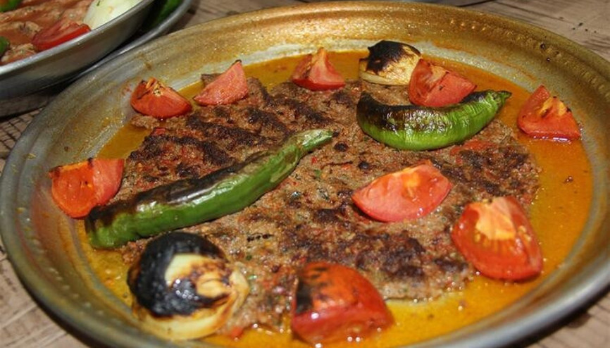 Hatay mutfağının vazgeçilmez lezzeti; Tepsi Kebabı