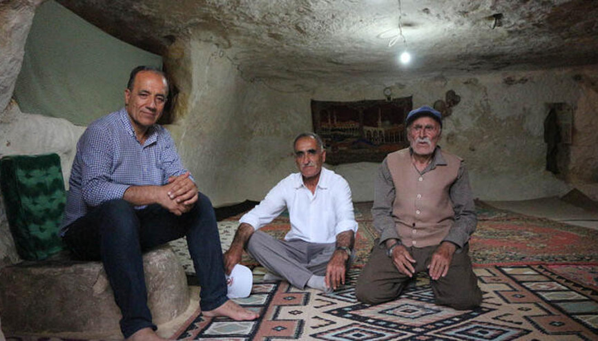 Yaşadıkları mağaralardan villaya taşınıyorlar