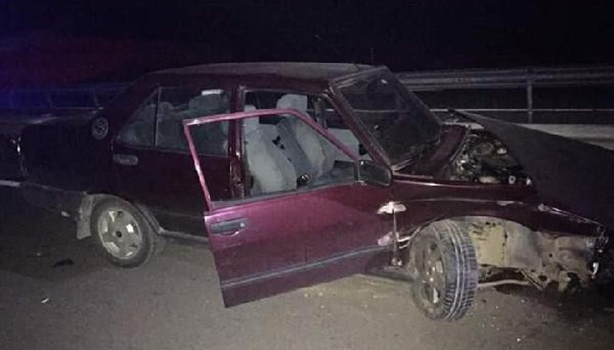 Alkollü sürücü, otomobille bariyerlere çarptı: 2 yaralı