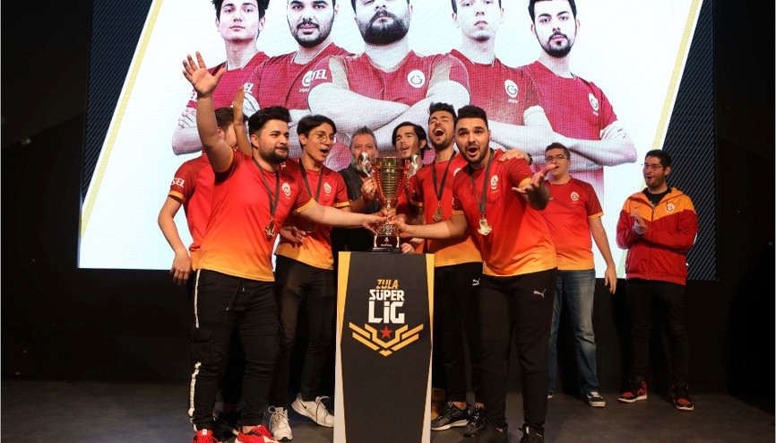 Şampiyonluk Kupası 4. kez Galatasarayın Şampiyonluk Kupası 4. kez Galatasarayın