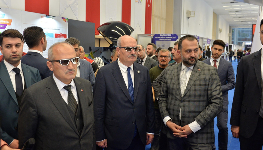 Bakan Turhandan akıllı kent uygulamaları standına ziyaret