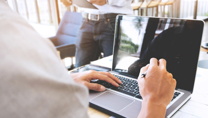 Dev şirketin yöneticisinden flaş karar Çalışanıyla ilişki yaşayınca...