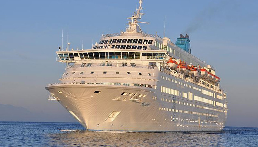 Kuşadasına iki kruvaziyer ile 1500 turist geldi