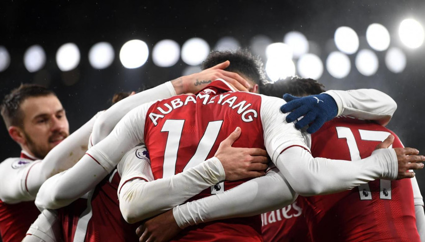Arsenalda Xhakanın yerine kaptanlığa Aubameyang getirildi