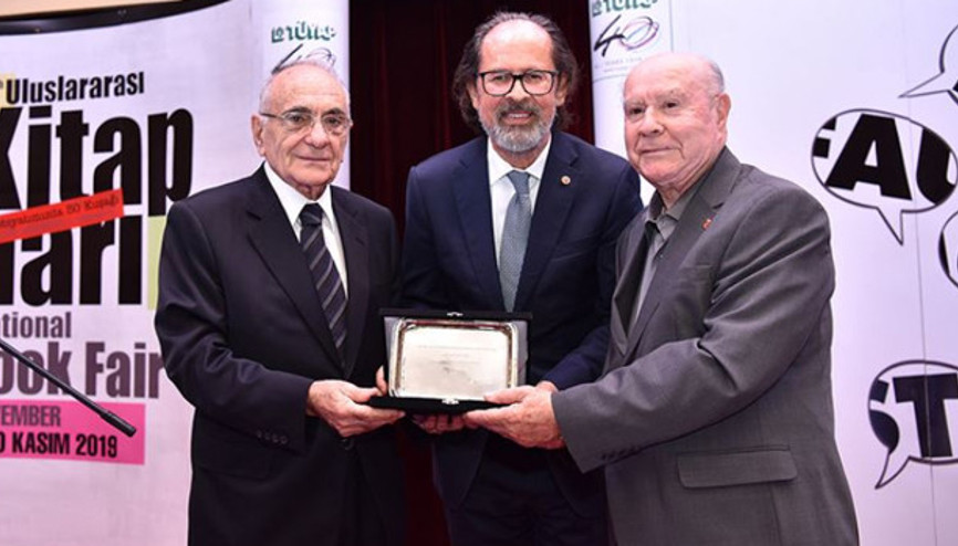 TÜYAPta onur ödülleri dağıtıldı