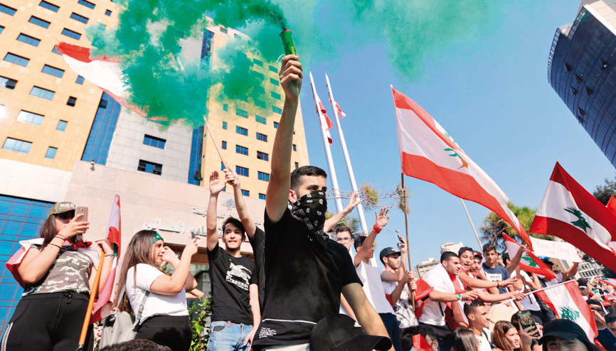 Lübnan’da öğrenciler meydanlarda