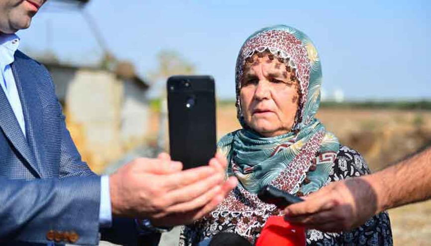 Koyunları çalınan Ayşe teyzenin gözyaşlarını Bakan Pakdemirli dindirdi