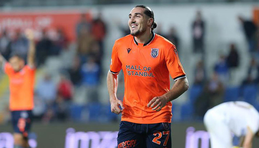 Başakşehiri Enzo Crivelli sırtlıyor