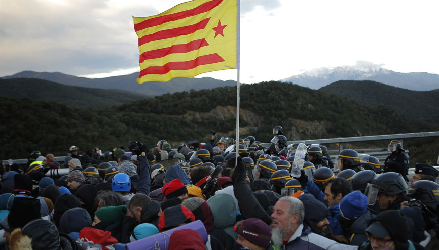 İspanyol ve Fransız polisinden eylemci Katalanlara ortak operasyon