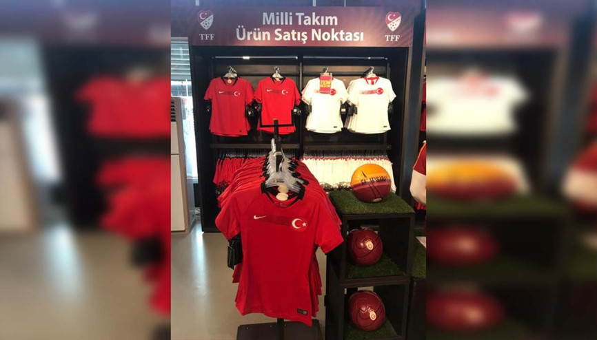 Ay-yıldızlı formalar, Türk Telekom Stadı’nda satışa sunuldu