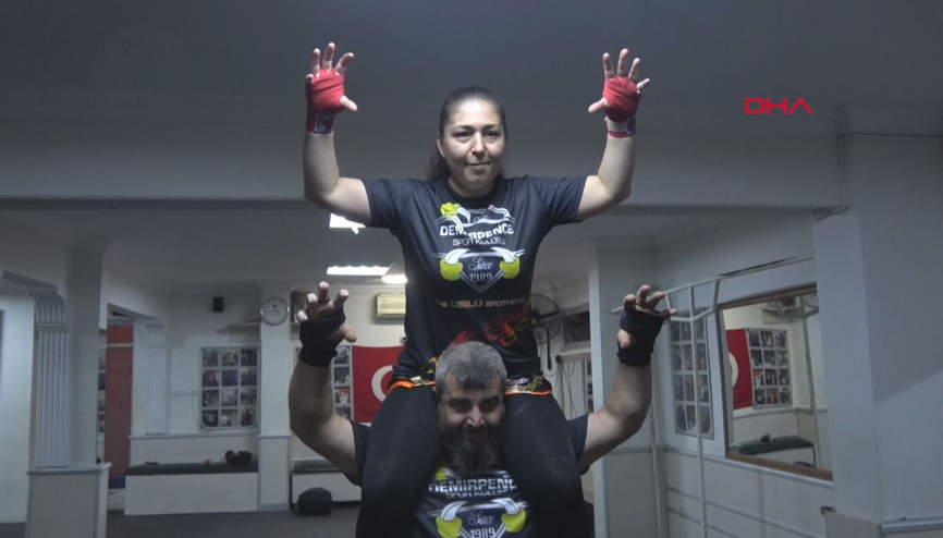 Muay thaici çift, evdeki sorunları ringde çözüyor