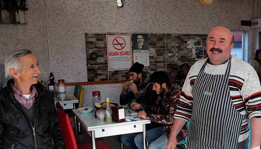 Belediye hoparlöründen öldüğünü duydu: İnanamadım, baktım sağım... Belediye hoparlöründen öldüğünü duydu: İnanamadım, baktım sağım...