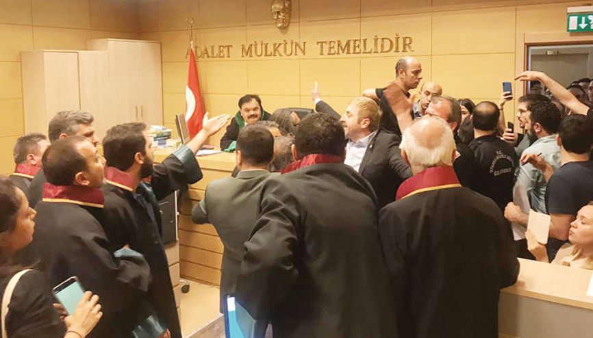 ‘Etek ölçen hâkim’ 5 ay sonra döndü