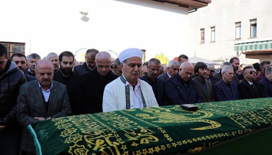 Oğuz Çetinin vefat eden babası Nihat Çetin, Sakaryada defnedildi