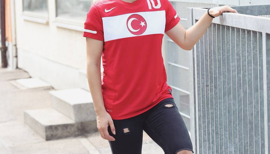 Melike Pekeli yıkan haber