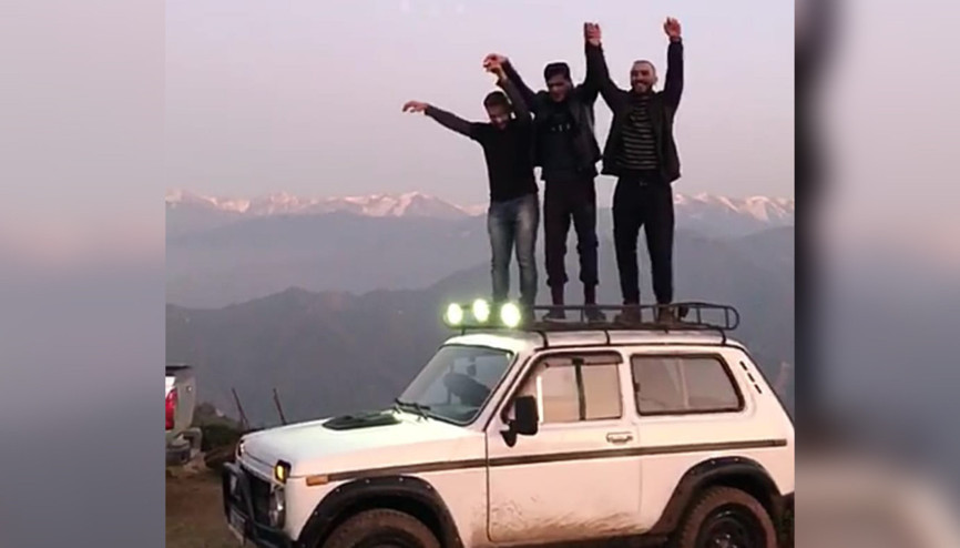 Jip üstünde tulum eşliğinde horon oynadılar