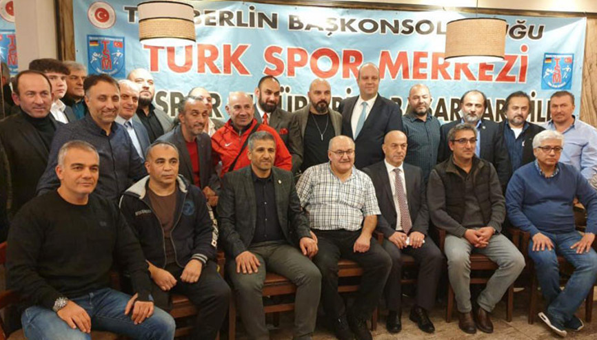 Başkonsolos Yücekök, spor kulübü yöneticileriyle buluştu