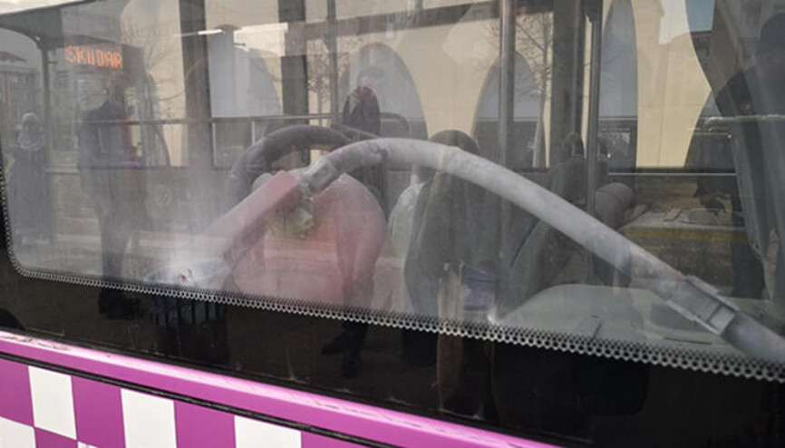 Halk otobüsünde yangın söndürme tüpü paniği