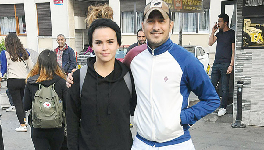 Sarp Apak ile eşi Bebekte