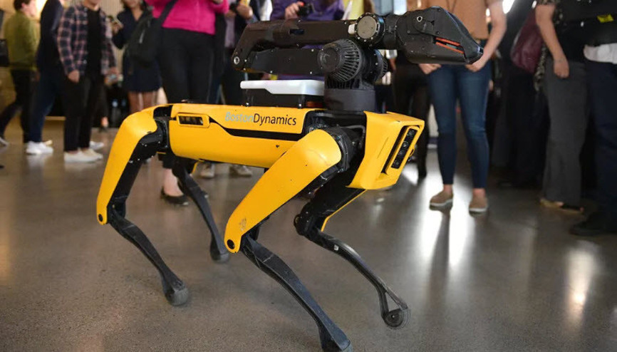 Boston Dynamicsin robot köpeği bomba imha ekibinin bir parçası oldu