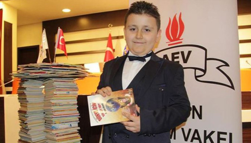 Dört ayda 1053 kitap okuyan 8 yaşındaki Mahir Atabey, Guinness Rekorlar Kitabında