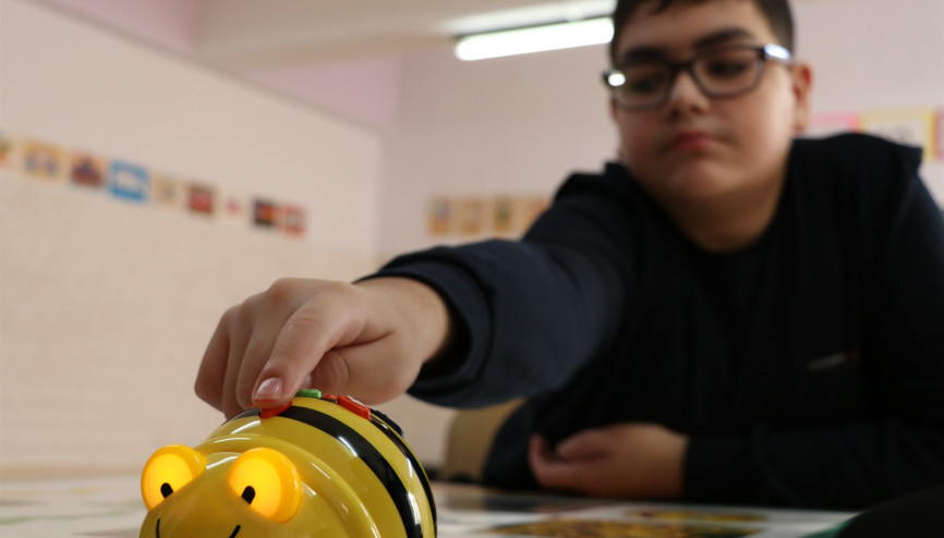 Engellerini robotik kodlamayla aşıyorlar