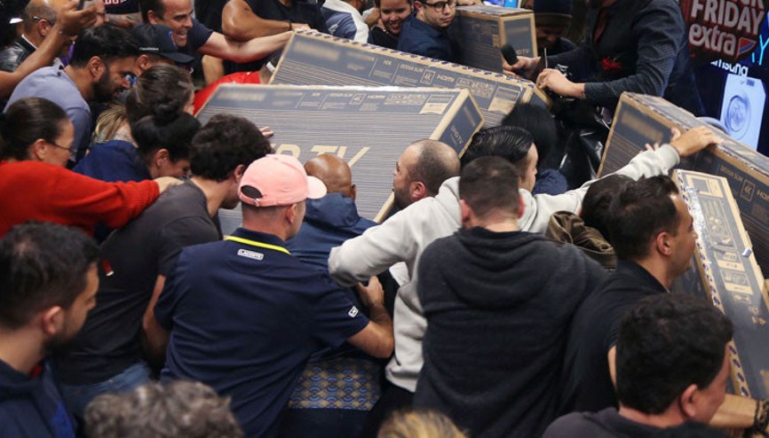 İndirim çılgınlığından kareler