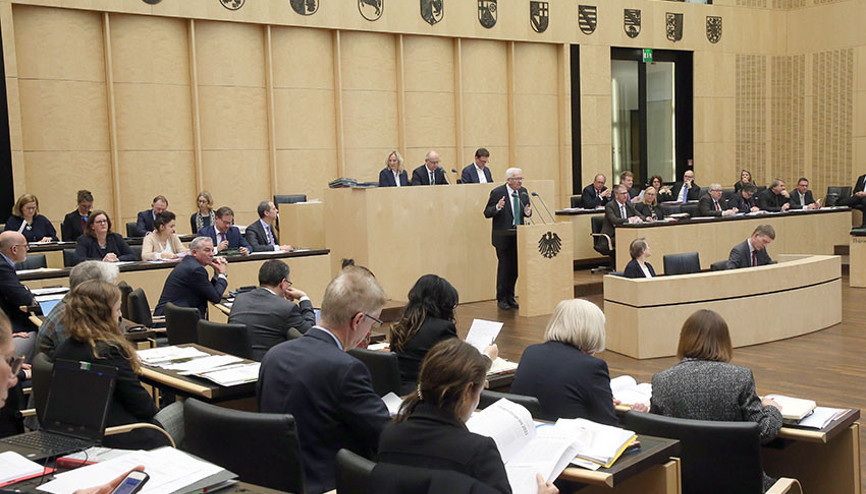 Eyaletler Meclisi uçağa ‘evet’ trene ‘hayır’ dedi