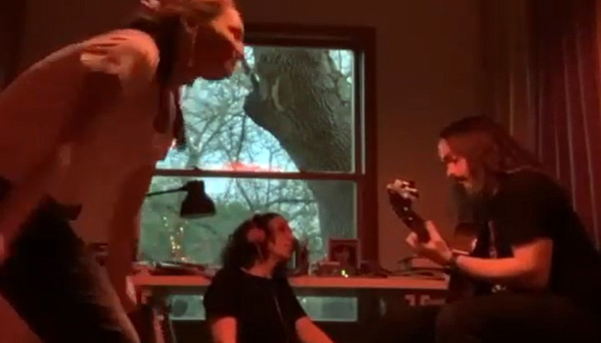 Sertab Erener söyledi Nil Karaibrahimgil dans etti