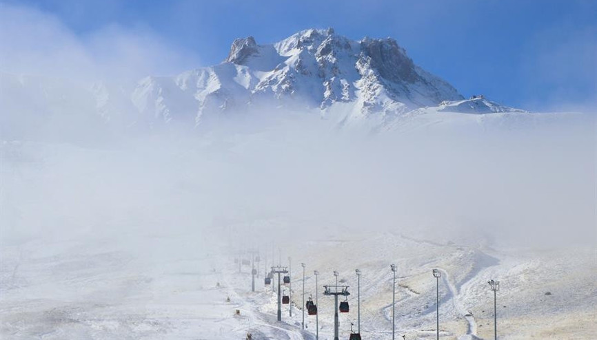Erciyes Kayak Merkezinde kar kalınlığı 20 santimetreye ulaştı
