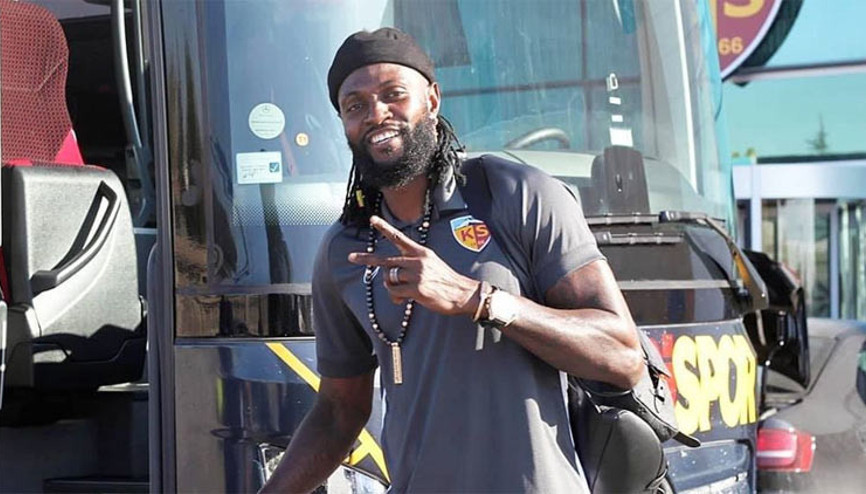 Adebayor Kayserispordan övgülerle uğurlandı