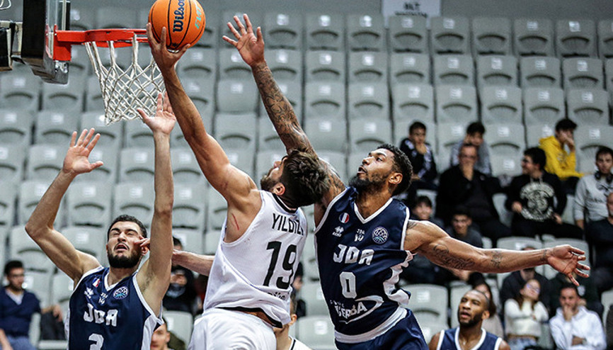 Beşiktaş Sompo Sigorta, sahasında farklı yenildi