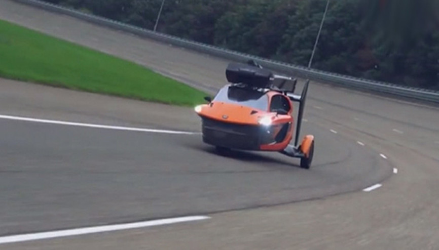 Uçan araba satışa çıktı İşte fiyatı...