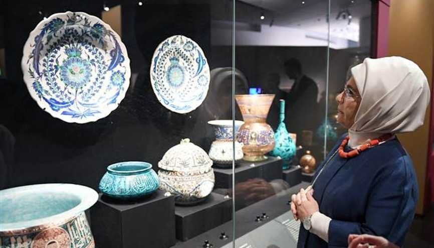 Emine Erdoğan, British Museumda sergileri gezdi