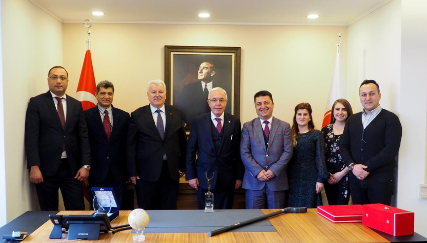 Ürettiği yere hediye etti