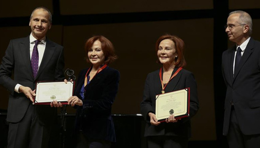 Pekinel kardeşlere, Sevda-Cenap And Müzik Vakfından ödül