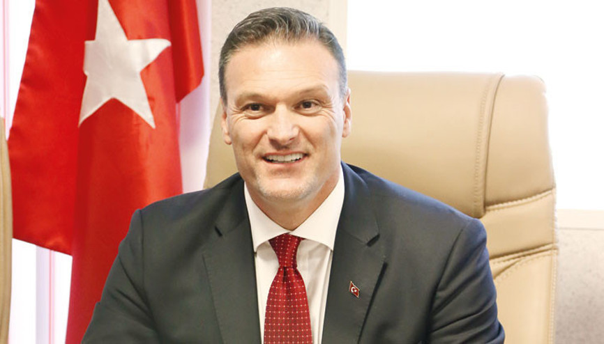 Kendisi Londra’da pusulası Meclis’te
