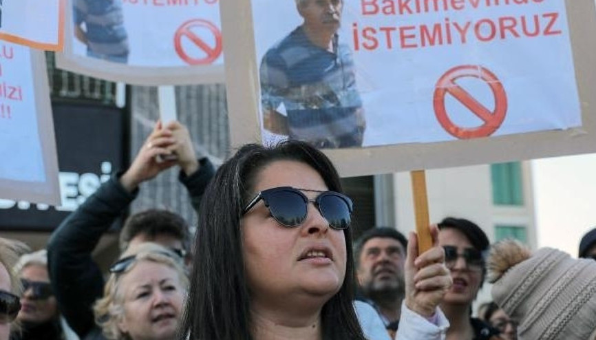 Belediye önünde protesto edilmişti... Görevden alındı Belediye önünde protesto edilmişti... Görevden alındı