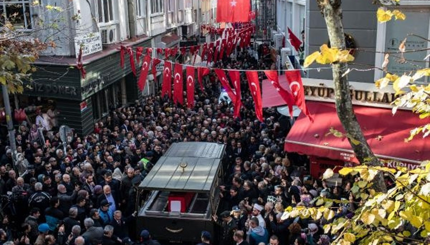 Şehit Üstçavuş Esma Çevikin cenazesi evinin önüne getirildi