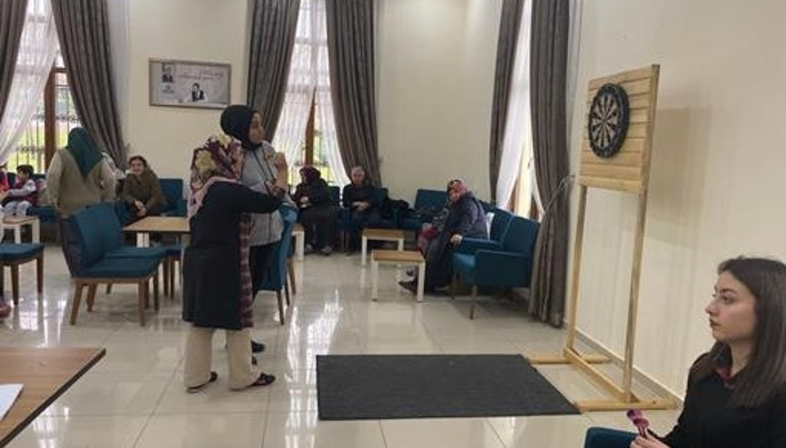 Sincanlı kadınlar dart ile stres atıyor