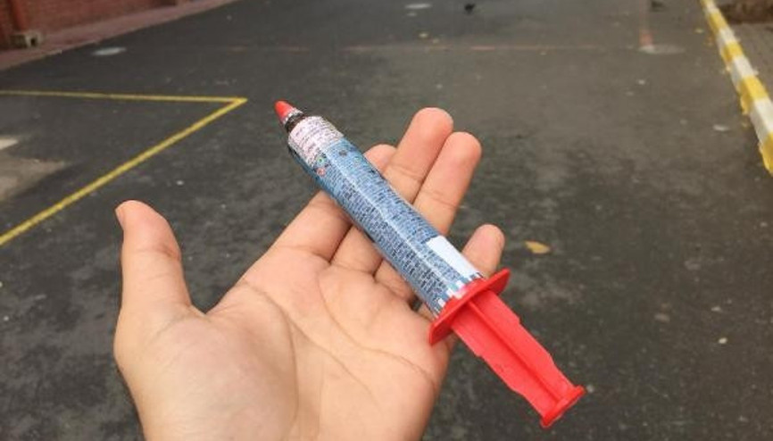 Okul yakınındaki bakkalda satılan şırınga çikolatalar toplatıldı