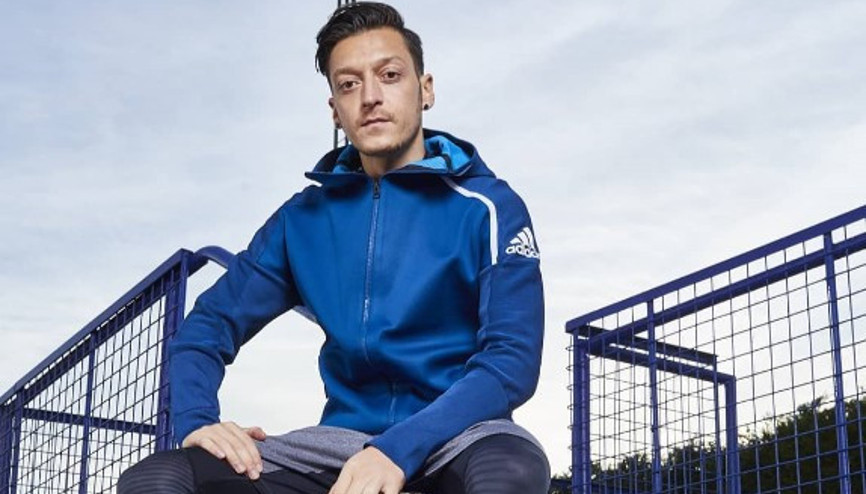 Mesut Özilin sözleri ortalığı karıştırdı Maç yayından kaldırıldı...